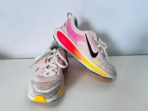Nike Vomero Kids Running Shoes size  2Y